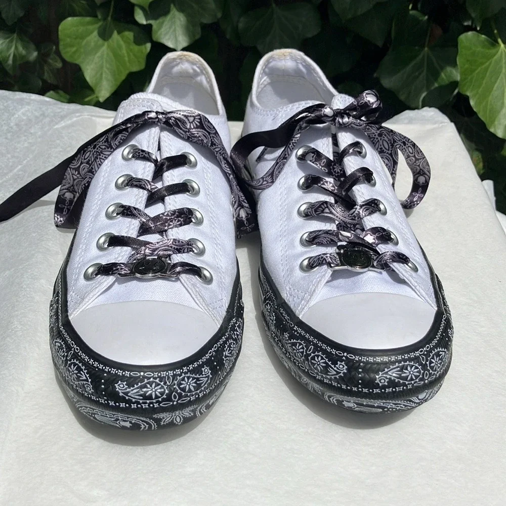 Converse X Miley Cyrus Chuck Taylor All Star Low Sneakers In White Black Bandana - Picture 3 of 10